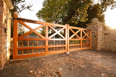 Traditional Style Driveway Gates | ELEX GATES | Bristol and Somerset