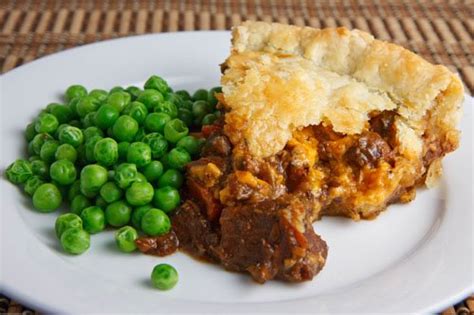 Steak and Guinness Pie on Closet Cooking