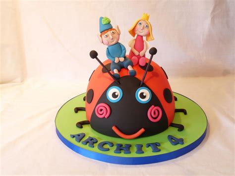 GASTON WITH BEN AND HOLLY CAKE | Ben and holly cake, Birthday party ...