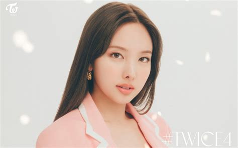 Nayeon Ukir Sejarah Menjadi Member Pertama TWICE yang Debut Solo