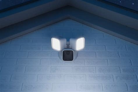 Blink Floodlight Camera - Wireless smart security Outdoor camera