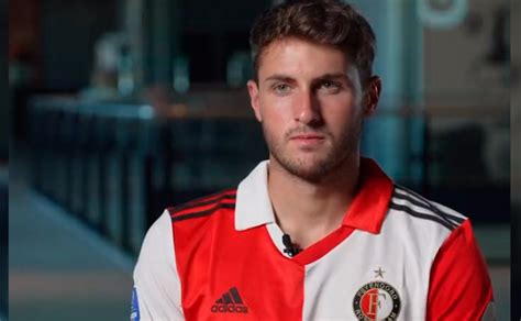 Con mariachi: Feyenoord presenta oficialmente a Santi Giménez como refuerzo