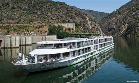 Our river cruise ships on the Douro (Portugal and Spain) | CroisiEurope ...