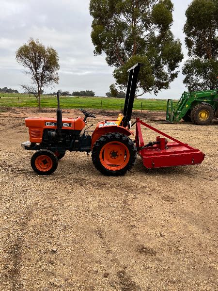 Lot 16 - Kubota L185 Tractor & Slasher | AuctionsPlus