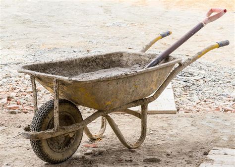 What is a Wheelbarrow? (with pictures)