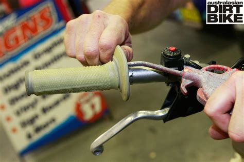 Fitting grips: How to (basic) - Australasian Dirt Bike Magazine