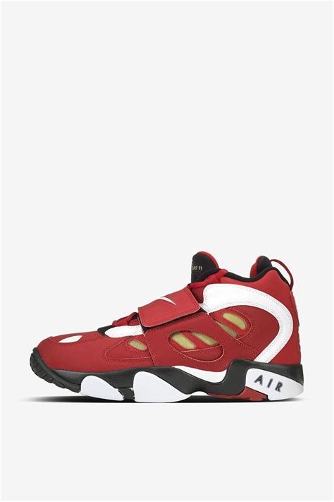 Lebron 15 'University Red' Release Date. Nike⁠+ SNKRS