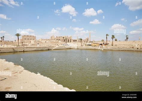 The Sacred Lake of Karnak Temple Stock Photo - Alamy