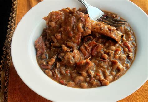 Slow Cooker Black Eyed Peas with Ham Hocks - Creole Contessa