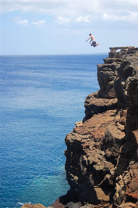 14 Best Places for Cliff Jumping in Hawaii (Island by Island!)