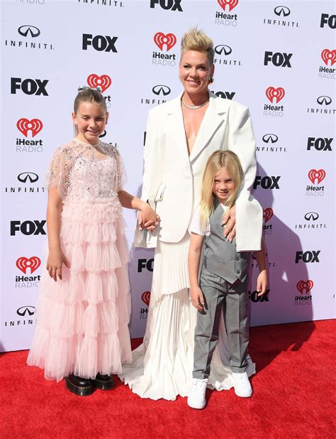 Pink hits 2023 iHeartRadio Music Awards with her kids, accepts Icon ...