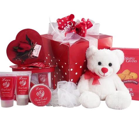 Valentine’s Gift Baskets For Her – Seasonal Holiday Guide