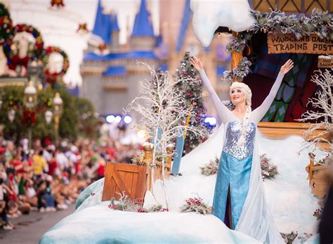 What It's Like to Watch ABC's Christmas Day Parade at Disney World ...