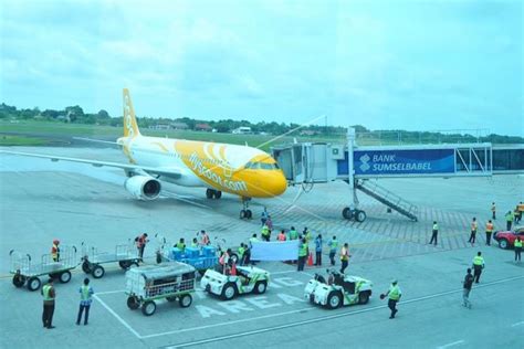 Meski jumlah penumpang anjlok, Bandara Palembang beroperasi normal ...