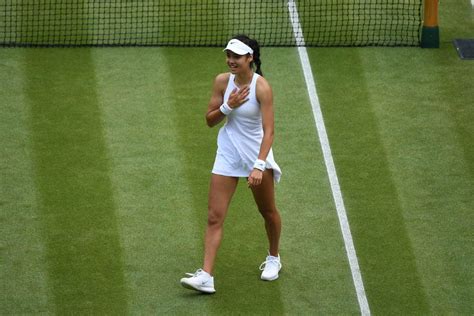 Emma Raducanu incanta Wimbledon: agli ottavi sfiderà Tomljanovic (che ...