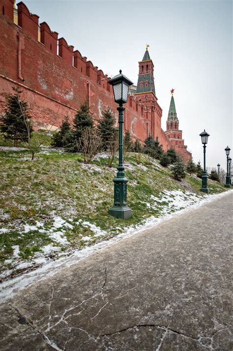 Moscow Kremlin wall | Moscow kremlin, Russia travel, Travel around the ...