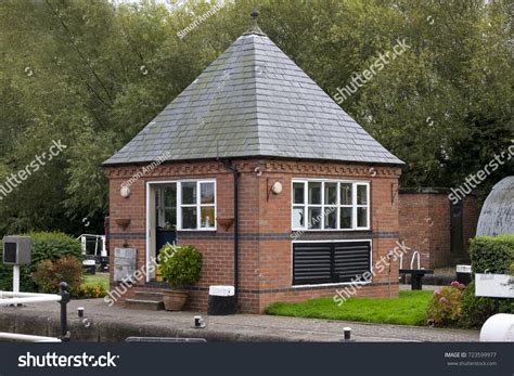 Small Building Pyramid Shaped Roof Stock Photo 723599977 | Shutterstock