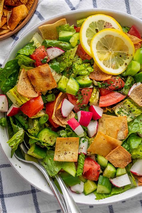 Lebanese Fattoush Salad {Authentic Recipe} | FeelGoodFoodie