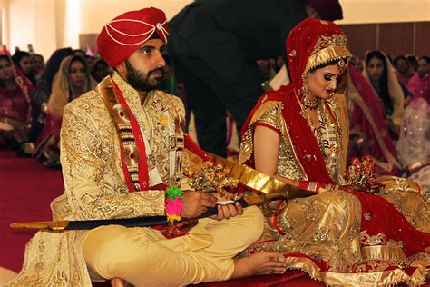 Evergreen 15 Indian Wedding Photos That Show How Differently Marriage ...