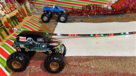 Grave Digger Vs Bigfoot!! A 1988 classic! (Diecast Monster Truck Racing ...