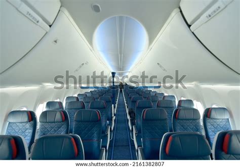 422 Boeing 737 Interior Images, Stock Photos & Vectors | Shutterstock