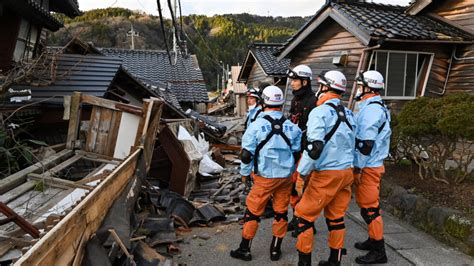 Japan quake toll rises to 73 as weather hampers rescuers