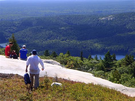 Hiking trail guide for Killarney Provincial Park