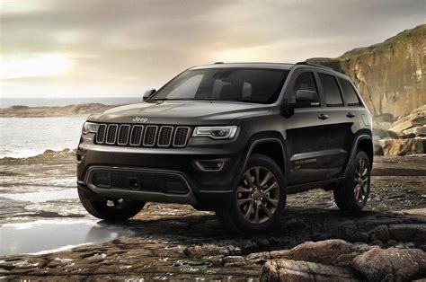 2017 Jeep Grand Cherokee gets new shifter, electric steering, stop ...