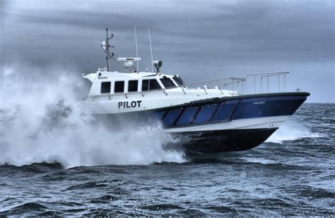 Safehaven Marine deliver ‘Juliet’ an Interceptor 48 Pilot, their 3rd ...