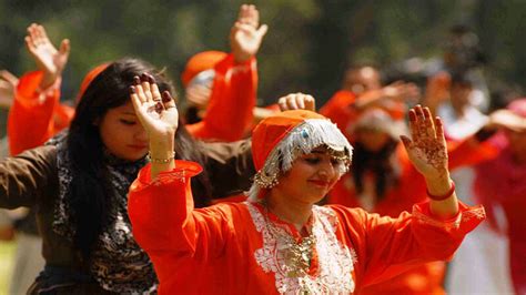 Beautiful Kashmiri Culture: Traditions and Cultures of Kashmir