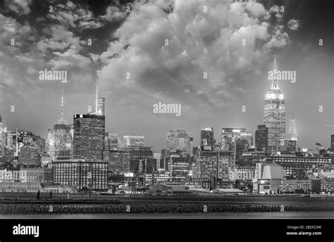 Black and white New York Skyline Stock Photo - Alamy