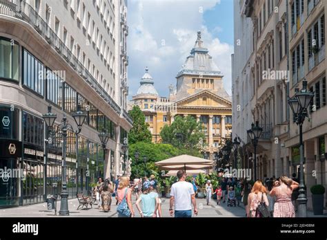 Pedestrian Street Scene in Vörösmarty tér on Vaci Utca District 5 ...