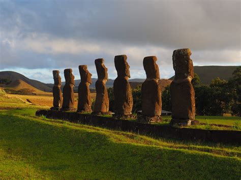 The best spots to see moai on Easter Island - Tiny Travelogue