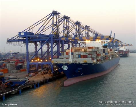 Mundra Port Photo from jojek - vesseltracker.com