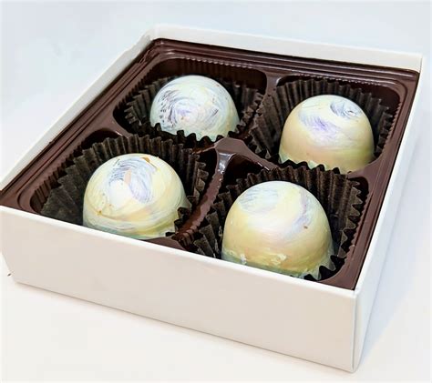 4 Piece Hazelnut Praline Crunch - Chocolate Gift Boxes - Duuuval ...