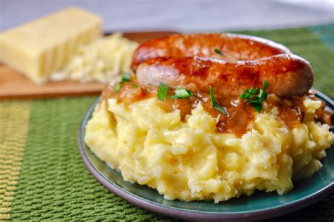 Bangers and Mash Recipe - Cheddar Cheese Recipes