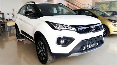 Tata vs Mahindra car discounts compared - Nexon, XUV300, Harrier, XUV500