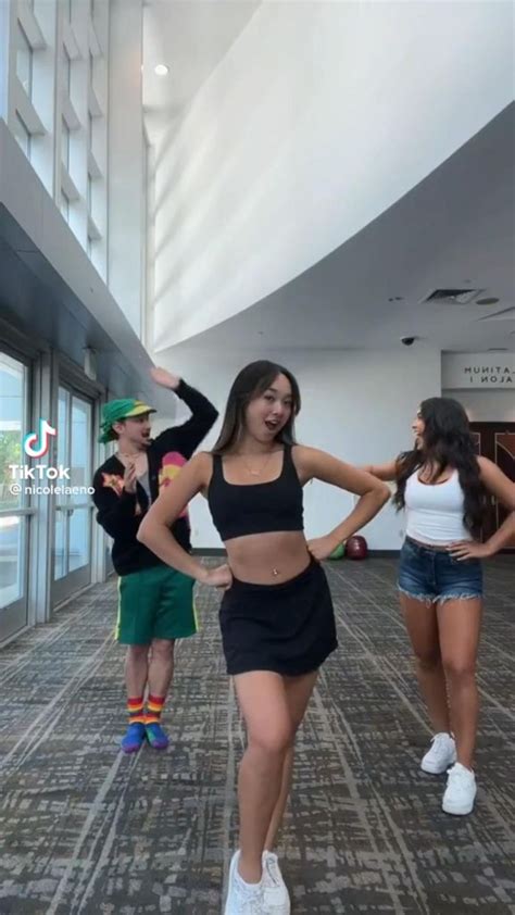 Tiktok dance trend. Vc: nicolelaeno on tiktok | Dance choreography ...