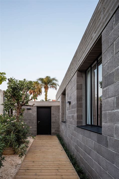 Israeli architect couple use concrete blocks to build themselves a home ...