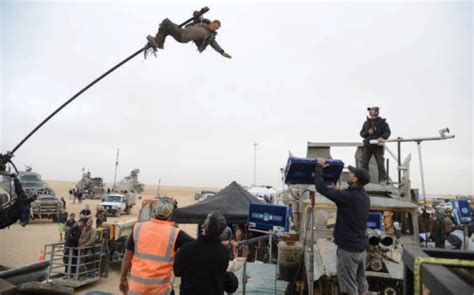 Mad Max: Fury Road: 20 Behind-The Scenes Photos That Change Everything