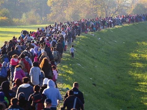 What’s the Difference Between a Migrant and a Refugee? | Britannica.com