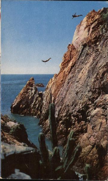 Cliff Diving Acapulco, Mexico Postcard