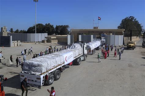 Ambulances with Gaza wounded enter Egypt through Rafah border crossing ...