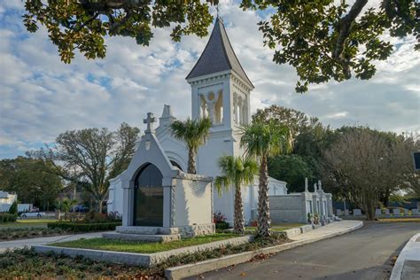 Crying dogs and flaming tombs at Metairie Cemetery, one of New Orleans ...