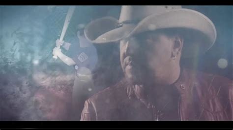 Jason Aldean - Rearview Town (Music Video) Chords - Chordify