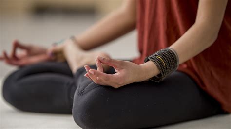 How Meditation Reduces Stress (Plus 6 Tips for Absolute Beginners)