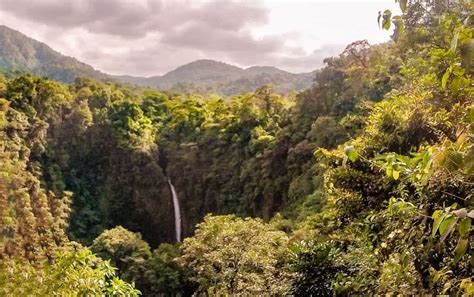 The La Fortuna Waterfall - A Must See Spot in Costa Rica - Costa Rica Vibes