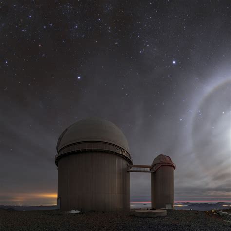 Download wallpaper: La Silla Observatory in Chile 2048x2048