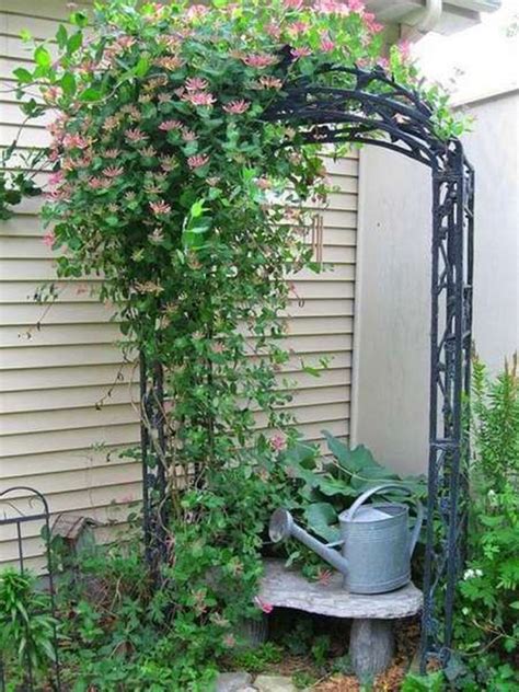 corner-garden-trellis-ideas - Housetodecor.com