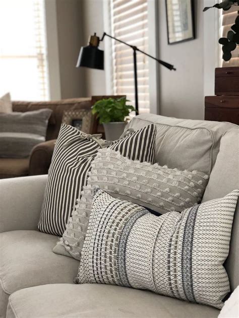 34 Inspiring Throw Pillows Ideas For Living Room | Living room pillows ...